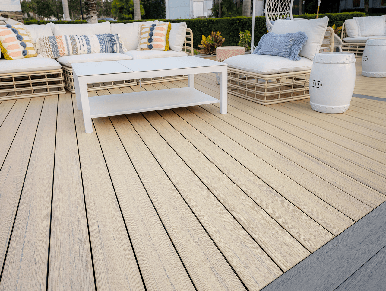 imgi_192_large_timbertech_reclaimed_chestnut_reserve_collection_pro_decking_beauty_2_small1_pry9jnx1s7jxs7y6hzddj.png